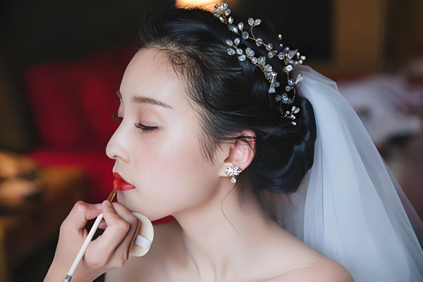 乌鲁木齐新娘跟妆师|乌鲁木齐大城小爱彩妆造型工作室